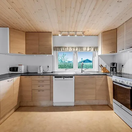 2 Bedroom Beautiful In Tarm