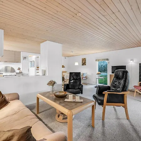 2 Bedroom Beautiful In *