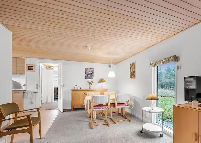 2 Bedroom Beautiful In Σπίτι διακοπών