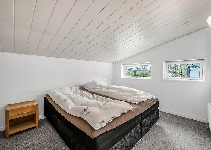 2 Bedroom Beautiful In Σπίτι διακοπών *