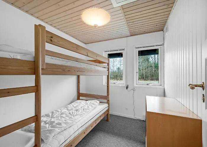 2 Bedroom Beautiful In Σπίτι διακοπών *