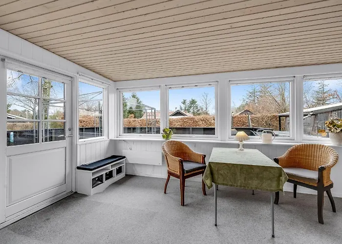 2 Bedroom Beautiful In Σπίτι διακοπών