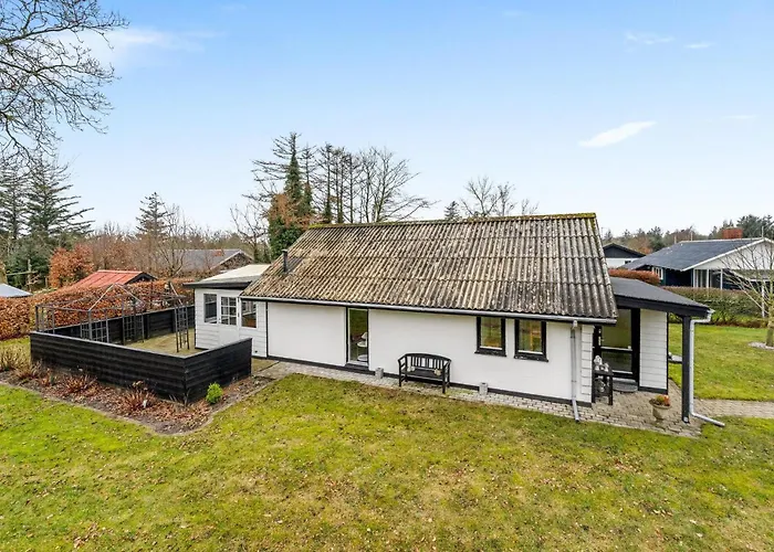 2 Bedroom Beautiful In Σπίτι διακοπών *